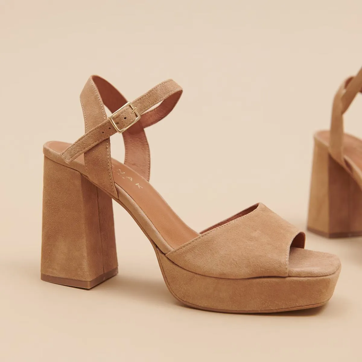 088- Vlada Velours Camel