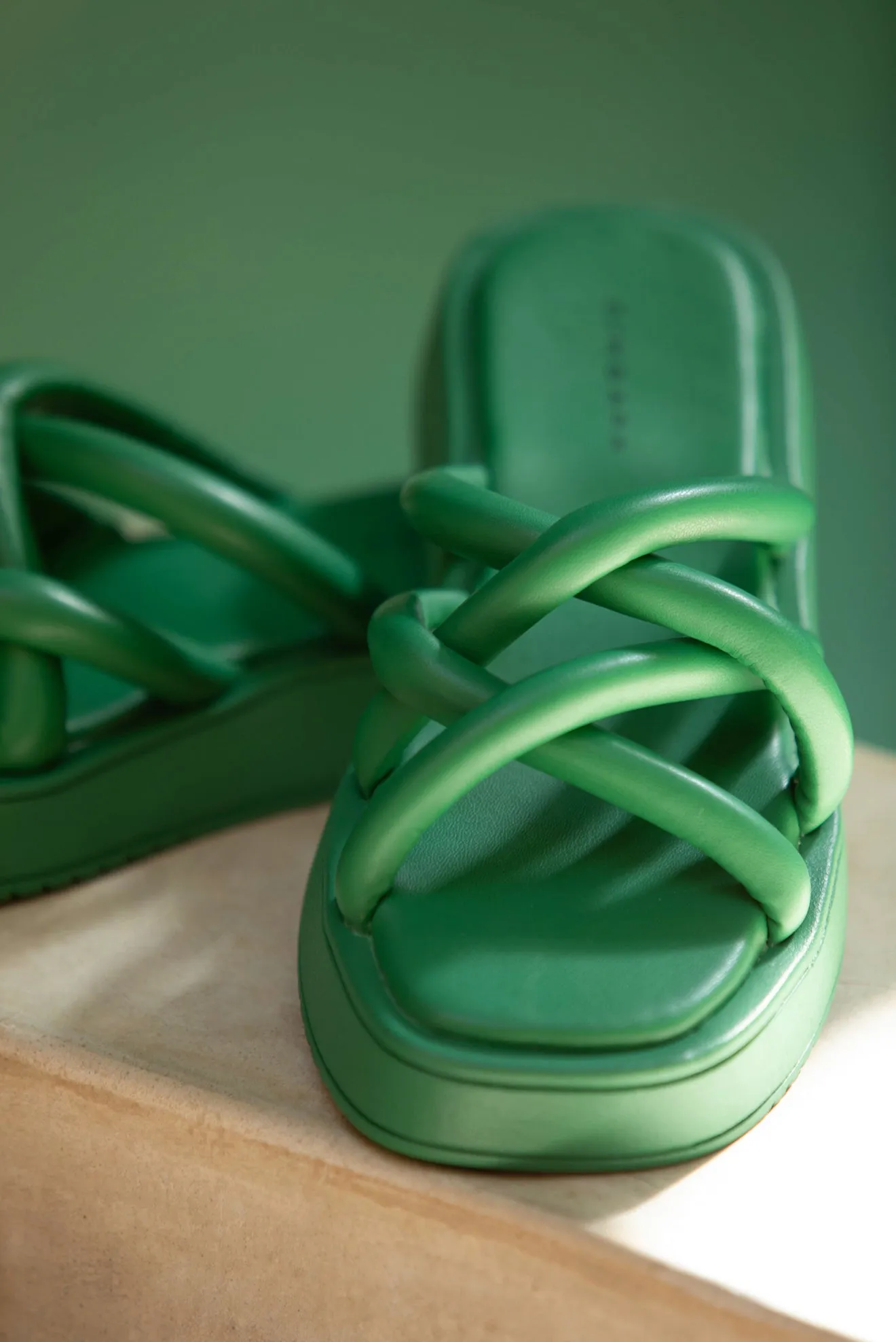 Pilea Sandals