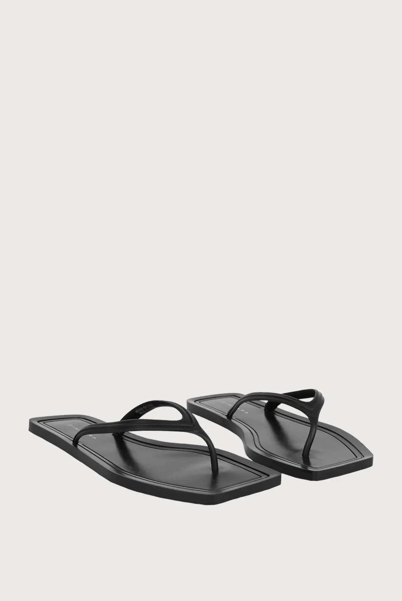 VRIESEA BLACK SANDALS