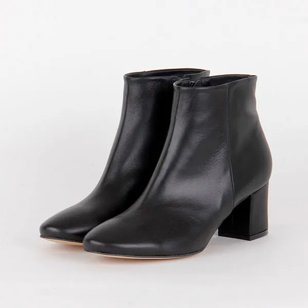 ZEE - black leather