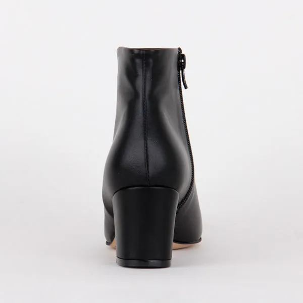 ZEE - black leather