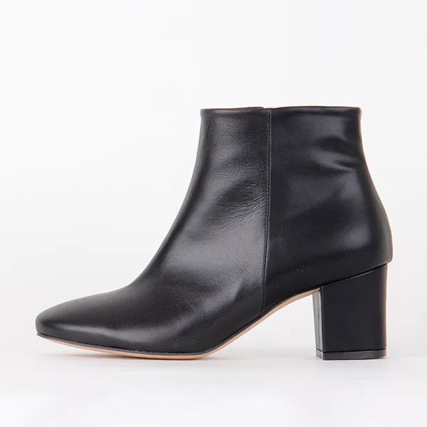 ZEE - black leather