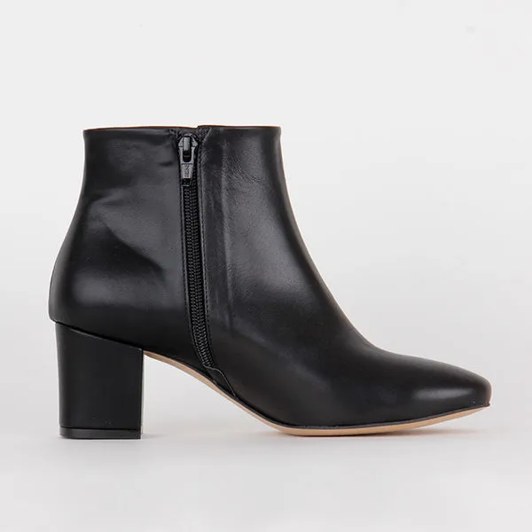 ZEE - black leather